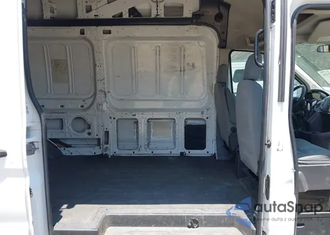 2015 Ford Transit-250 z USA, uszkodzony, nr VIN 1FTYR2XM8FKA38005